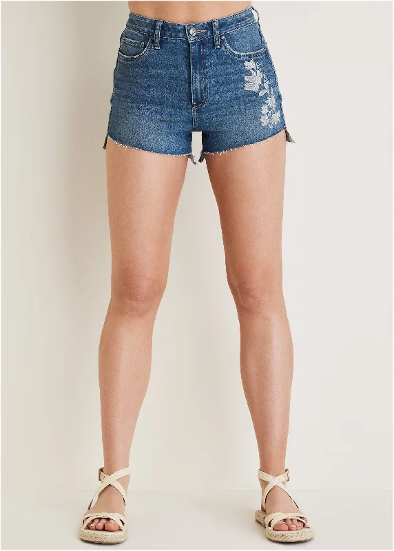 Step hem embroidered short - Medium Wash